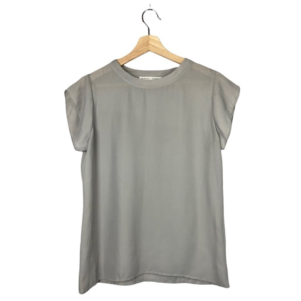 Violet & Claire Light Gray Ruffle Sleeve Short Sleeve Blouse S